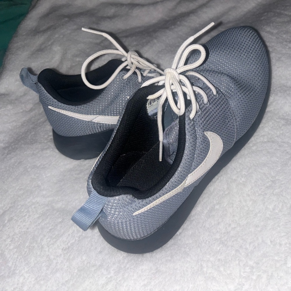 Nike Light Gray roshe run’s
